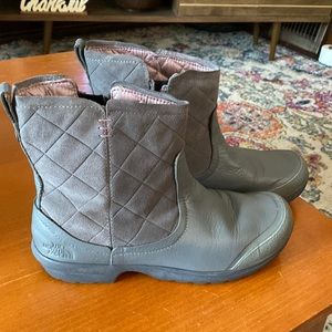 Size 9 north face boots